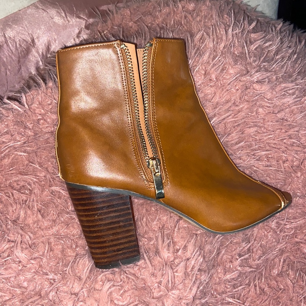 Cute heeled boots opened toed